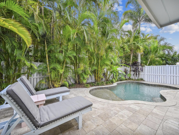 Holmes Beach One Bedroom Vacation Cottage With Private Pool
